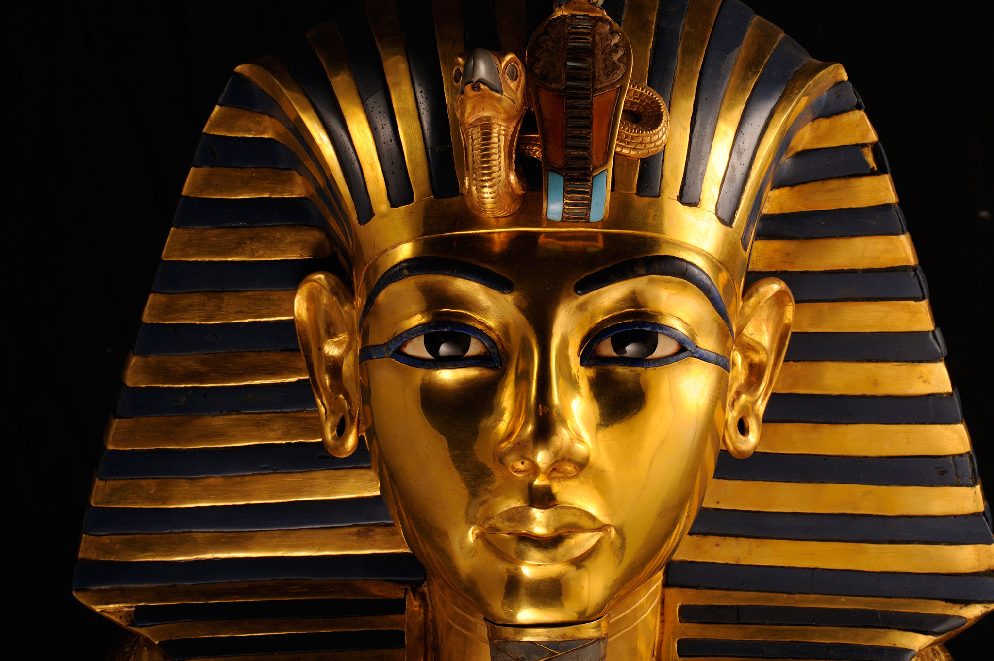  الفرعوني الذهبي توت آمون يفجر أزمة بين لندن والقاهرة