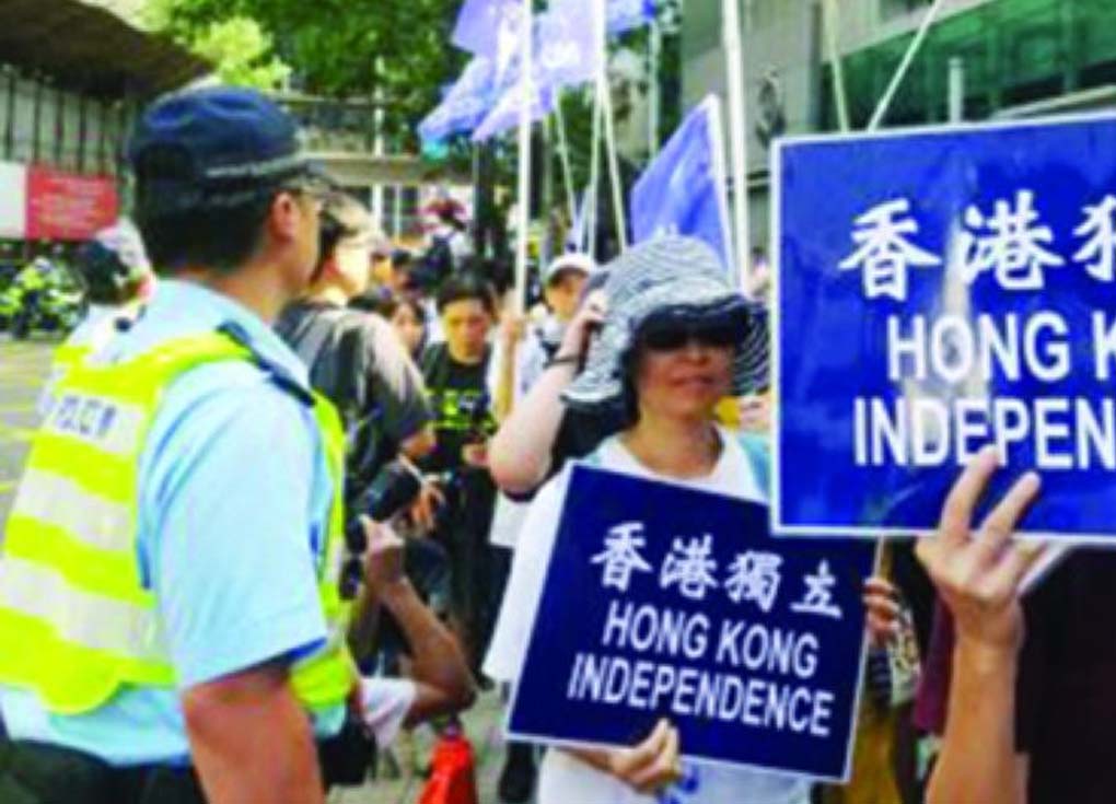 الصين تعتقل موظفا في قنصلية بريطانيا بهونج كونج