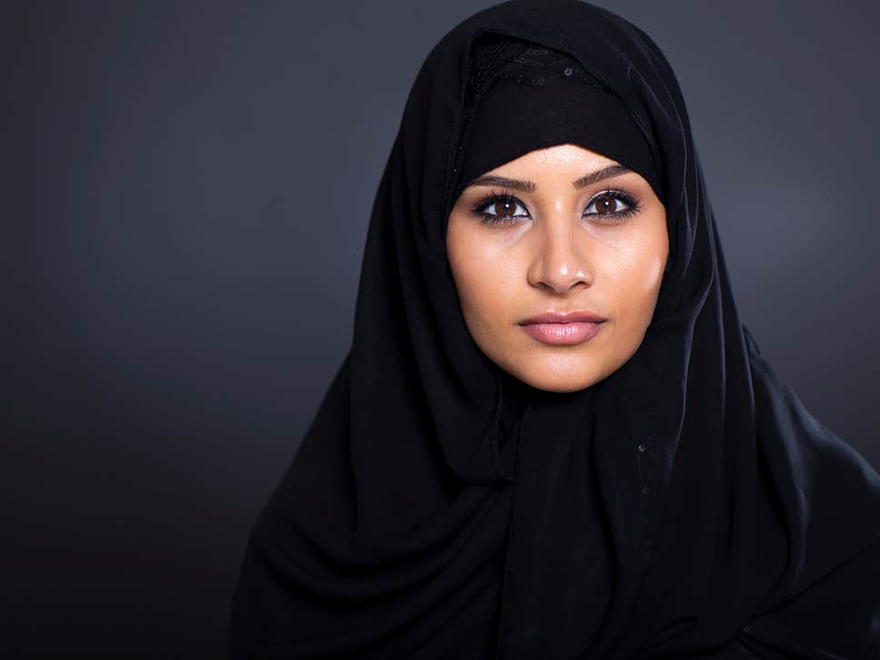 الشرطة الاسكتلندية تعلن عن الحجاب كزي رسمي جديد بهدف زيادة عدد الشرطيات المحجبات