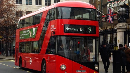 بريطانيا تحول حافلات الركاب لمستشفيات متنقلة