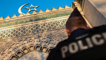 إغلاق مسجد قرب باريس ضمن حملة السلطات على التيار الإسلامي