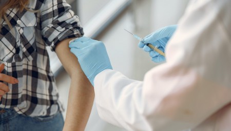 فتح 10 مراكز تطعيم جماعية جديدة يوم الإثنين