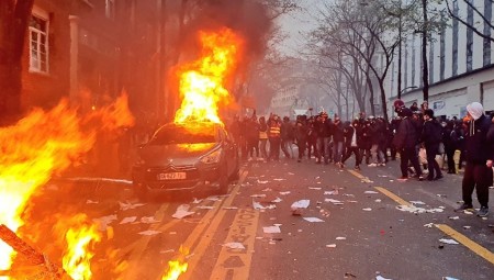 باريس.. أعمال عنف خلال تظاهرة ضد اقتراح قانون أمني