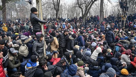 وزير الداخلية التركي: أكثر من 76 ألف مهاجر تحركوا باتجاه أوروبا