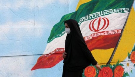 إيران تسجل 12 وفاة جديدة والحصيلة ترتفع إلى 66 ضحية