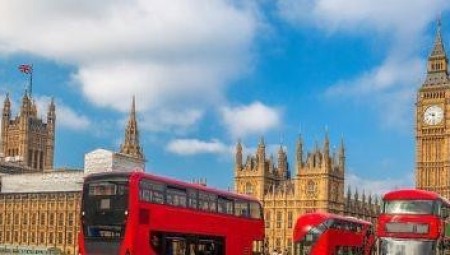 بريطانيا تفرض ارتداء الكمامات في وسائل النقل العام