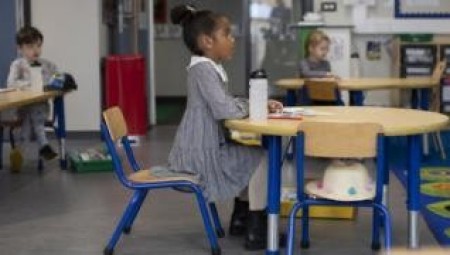بريطانيا تلغى خططها لإعادة فتح المدارس الابتدائية