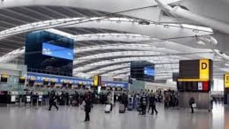 مطار هيثرو يطالب بدعم إجراء اختبار كورونا للركاب