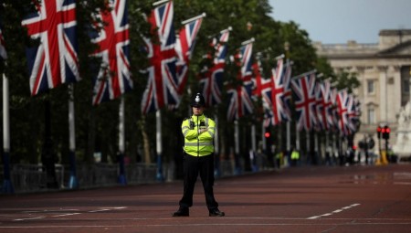 الشرطة البريطانية تطلب من المواطنين الإبلاغ عن مجرمي اختراق قوانين حجر كورونا