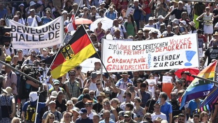ألمانيا.. إصابة 45 شرطيا خلال فض مظاهرة لمحتجين على قيود كورونا