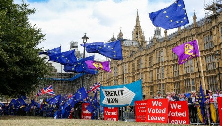 الاتحاد الأوروبي يطلب من بريطانيا وقف الألاعيب بشأن بريكست