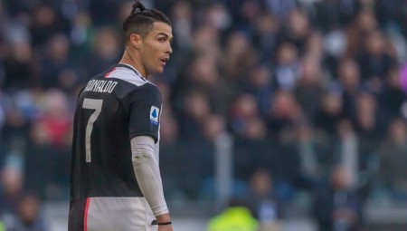 كريستيانو رونالدو مصاب بفيروس كورونا