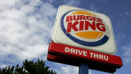 برغر كنغ بريطانيا تطالب عملائها بالشراء من ماكدونالدز