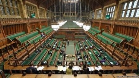 البرلمان البريطاني يستأنف اجتماعاته بخدمة الفيديو