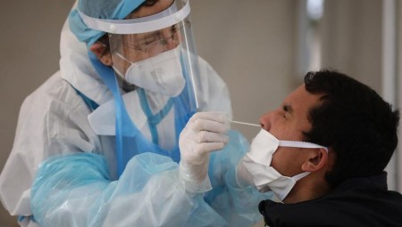 بريطانيا تستهدف 200 ألف اختبار يومي للحد من تفشي فيروس كورونا