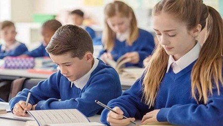 مخاوف من عدم إعادة فتح المدارس البريطانية في يناير
