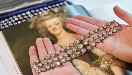 بيع سوارين لملكة فرنسا السابقة ماري أنطوانيت بأكثر من 8 ملايين دولار