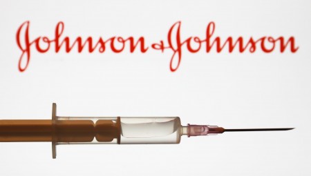 عاجل.. خبراء أميركيون يوصون باستئناف التطعيم بلقاح جونسون أند جونسون