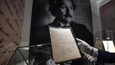 بيع مخطوطة لآينشتاين ممهدة لنظرية النسبية العامة ب 13 مليون دولار