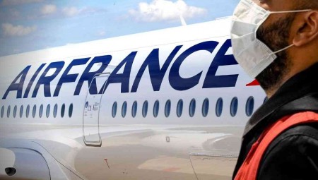 مغاربة وفرنسيون يتسابقون لركوب أول طائرة قبل تعليق الرحلات بين بلديهم