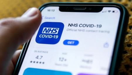 هل يعاقب القانون على حذف تطبيق NHS الخاص بكوفيد-19؟.. إليك كل ما تود معرفته