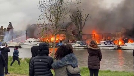 بالفيديو.. حريق هائل يحبس أنفاس اللنديين