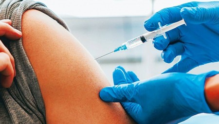 ساجد جاويد يوافق على توصية اللجنة المشتركة للتطعيم بتوزيع جرعة ثالثة من لقاح كوفيد-19