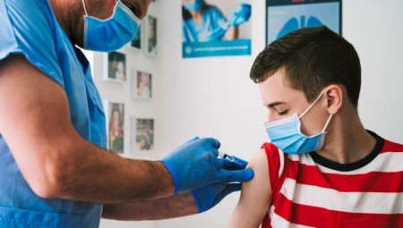 بريطانيا: لجنة التطعيم والتحصين JCVI ستعلن عن مواعيد اللقاحات للمراهقين خلال أسابيع