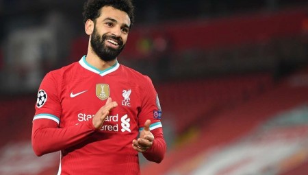 نادي ليفربول سيعرض على محمد صلاح عقداً بـ 50 مليون إسترليني سنوياً.. والسبب ميسي