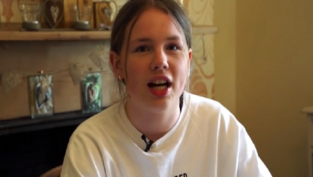 فتاة بريطانية تعاني أعراض كورونا 10 أشهر