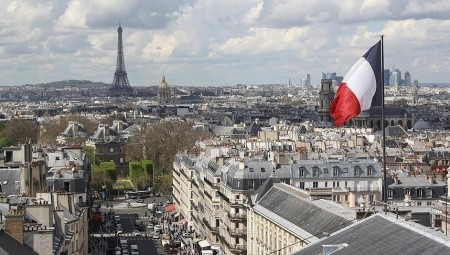 فرنسا تضغط على مجلس أوروبا لإلغاء حملة تكافح التمييز ضد المحجبات