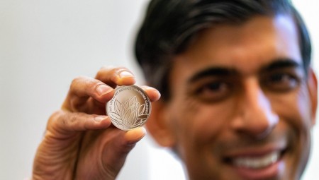 بريطانيا تكرّم المهاتما غاندي بقطع نقدية تحمل رسائله