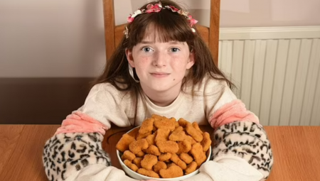 طفلة بريطانية لم تأكل سوى ناغتس الدجاج منذ 11 عاماً.. بسبب فوبيا الطعام