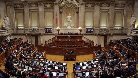 البرتغال تقر قانونا يمنع أرباب العمل من التواصل مع الموظفين خارج ساعات الدوام الرسمي