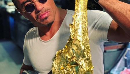 موظفو Salt Bae's يثيرون غضب أحد الزبائن بعد رفضهم استلام إكرامية ب 10 جنيهات إسترلينية
