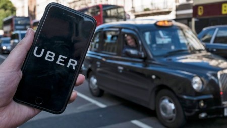 طالبة تتفاجأ بأن رحلة مدتها 14 دقيقة مع أوبر كلفتها 80 جنيها إسترلينيا