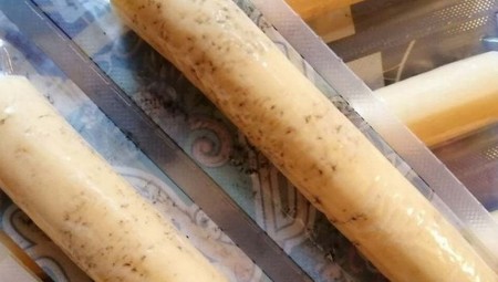 سيدة بريطانية: متجر Tesco نزع  فرحة عائلتي بيوم الميلاد بسبب قوالب الجبنة المتعفنة!!