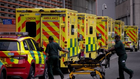 بريطانيا.. نشر قوات عسكرية لدعم مستشفيات لندن بسبب ارتفاع إصابات كورونا