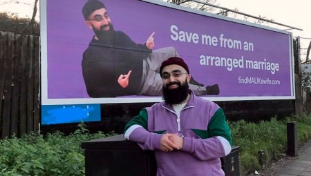 في طريقة مبتكرة ..بريطاني مسلم يطلق حملة إعلانية للبحث عن زوجة الأحلام