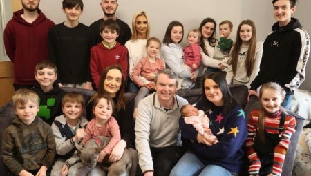 أكبر عائلة في بريطانيا المكونة من 22 أخ وأخت تستعد لاستقبال مولود جديد