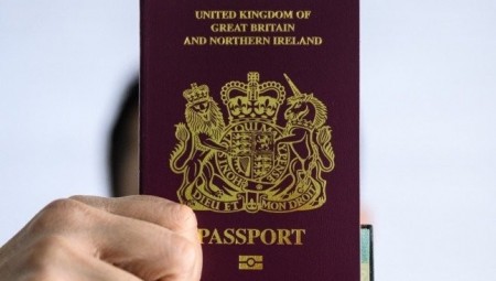 بريطانيون يوقعون عريضة للمطالبة بإلغاء مشروع قانون الجنسية والحدود