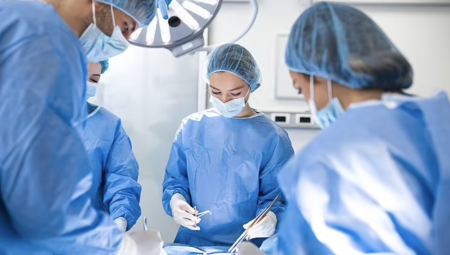 بريطانيا: آلاف المرضى في عيادات NHS يعانون من جراحات فاشلة وأخطاء طبية تهدد الحياة