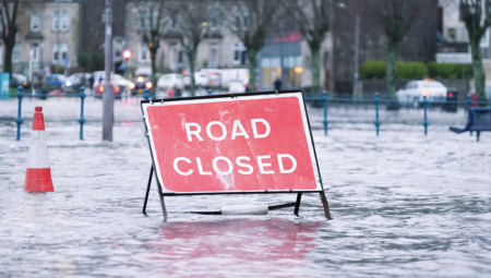 الأرصاد البريطانية: أمطار غزيرة وفيضانات قد تتسبب بانقطاع الكهرباء وتأخيرات في السفر