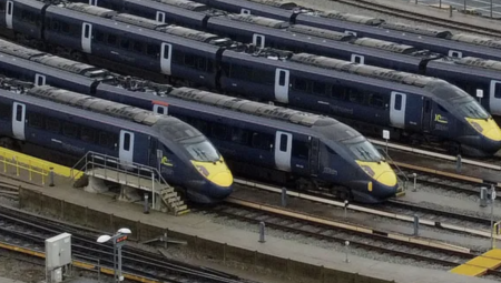 شاهد: عاصفة هينك تثير فوضى في خدمات السكك الحديدية بلندن وجنوب إنجلترا