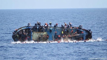 خمسة قتلى بعد غرق قارب مهاجرين ووزارة الداخلية ترفض التعليق على الحادثة