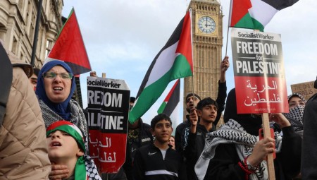 تحقيقات مع مراهق في المطار حول دعم فلسطين حدث يؤرق داعمي فلسطين في بريطانيا