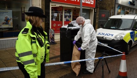 قتل عن طريق الخطأ إفادة الشرطة الأولية حول مقتل صبي في بريطانيا