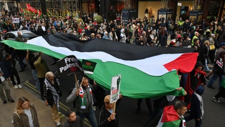 نشطاء يقاطعون عمدة سان انطونيو ويوجهون له اتهامات بدعم الفصل العنصري في فلسطين