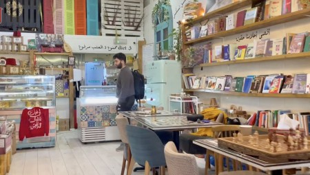فيديو.. مقهى Levant Book  زاوية دمشقية في لندن