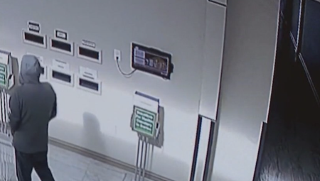 لص يسرق تبرعات جمعت لضحايا زلزال تركيا وسوريا من داخل مسجد في أمريكا